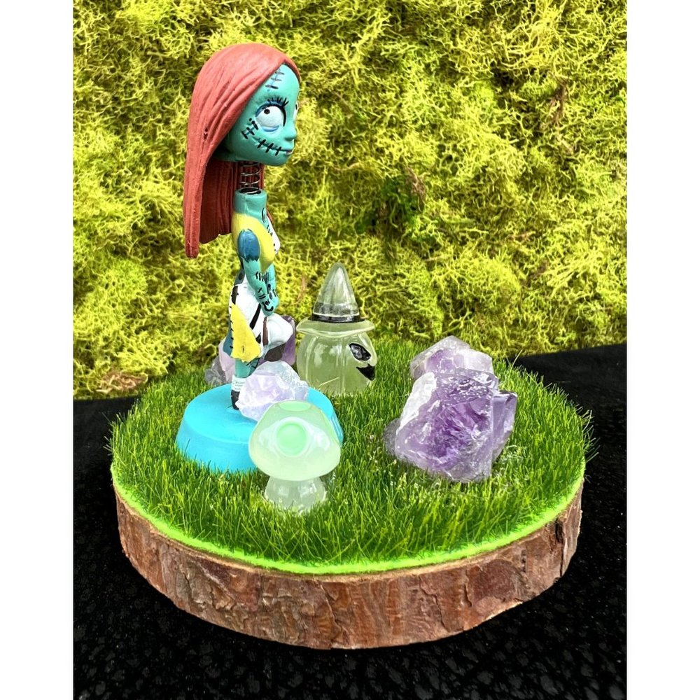 Sally Bobble Head Figure w/ Amethyst pieces - Picture 3 of 6